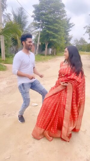 Aishwarya Pisse Instagram - #nanduninduenduondepoem #sundariserial #kannadareels @ashrithviswanath