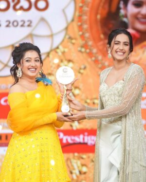 Aishwarya Pisse Instagram - Don’t miss to watch Zee kutumba awards 2022 today at 5:30pm ….😇😇😇 
#zeekutumbaawards2022 #zeetelugu 

Designer: 
@an_label_official 

Accessories 
@pretty.jewelbox 

Styling: @hemamanohar1 

Styling team:
 @mohana_krishna16 

Hairstyle:  @praneetha_beautymakeover