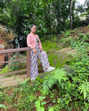 Aishwarya Pisse Instagram - Tripping together at Wayanad….
#wayanadtrip #wayanaddiaries #coupletrips #relaxing #metimewithmine #longdrive🚗 #lovelyweather☔️ #romanticouting #withhusband❤️ #vythitiresort🏡 #vacationmode #funday @harivinay_ @vythirivillageresort