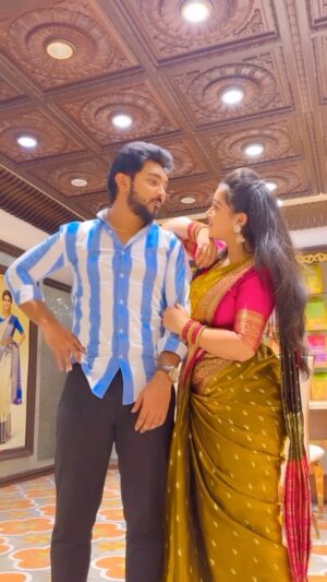Aishwarya Pisse Instagram - #sirmovie♥️ #vaathi #dhanush #masterumasteru #hummingfavorite #instatrending #viralsong 
.
.
.

@its_me_raki_official