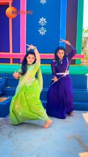 Aishwarya Pisse Instagram - తమ డాన్స్ తో మైమరిపించిన మన అందాల భామలు 😍😍 

#Mukkupudaka #ZeeTelugu #ZeeOnTheGoReels #TrendingReelsOnZee

@aishwarya_pisse_ @navya_rao_g