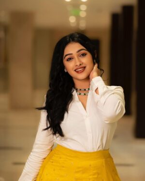 Aishwarya Pisse Instagram - Life is too boring without an attractive ambiance..
Pc: @maturi_venky 
Skirt: @joshnikacollections
Hair makeover: @hairstylesworld_by_likhitha