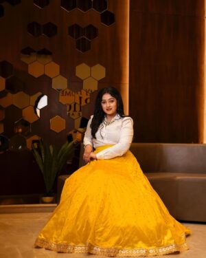 Aishwarya Pisse Instagram - Life is too boring without an attractive ambiance..
Pc: @maturi_venky 
Skirt: @joshnikacollections
Hair makeover: @hairstylesworld_by_likhitha