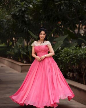Aishwarya Pisse Instagram - Pink vibes only!!!🌸🌸
Outfit: @ishu.closet5 
Pc: @maturi_venky 
Hairstyle: @hairstylesworld_by_likhitha
