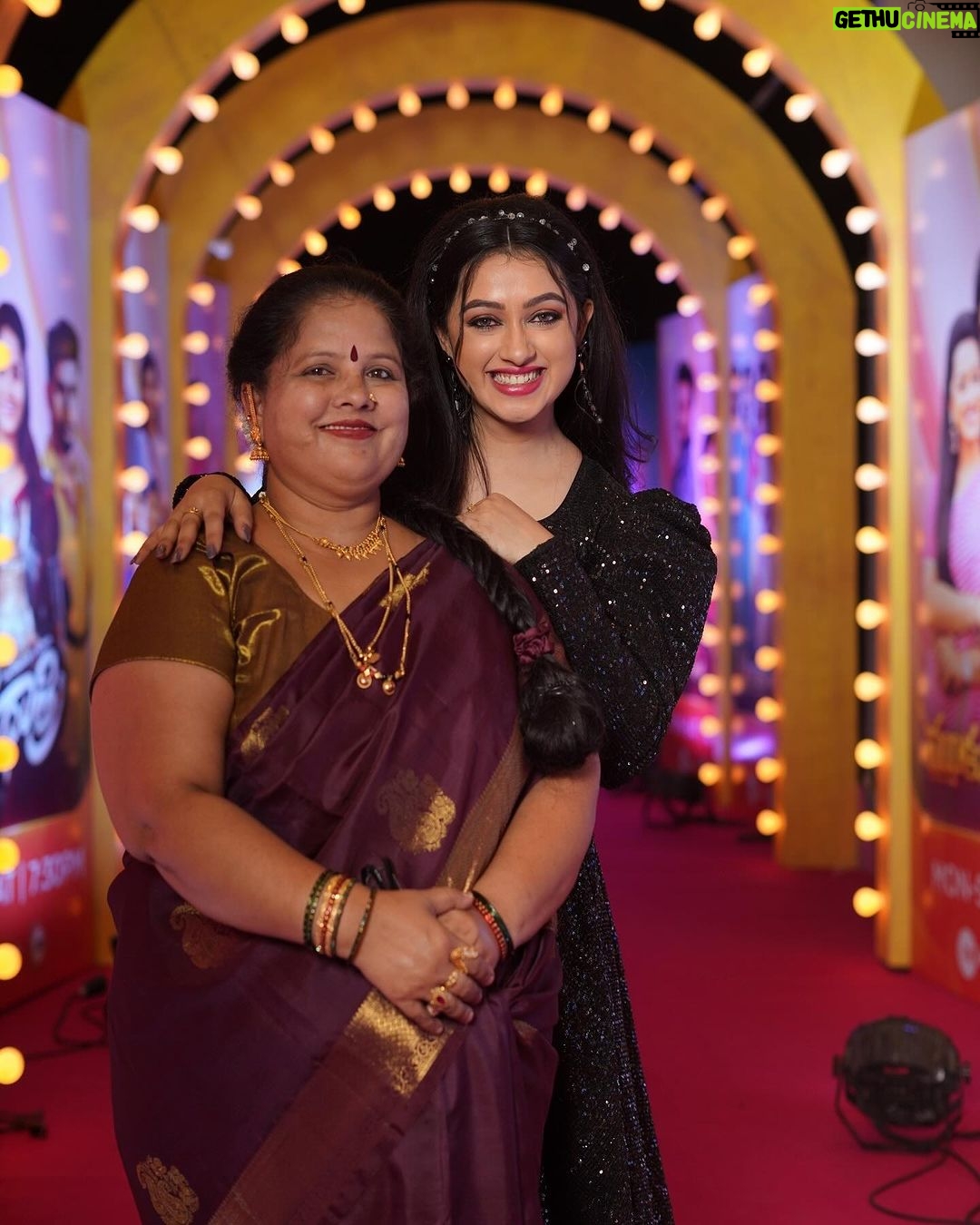 Aishwarya Pisse Instagram - Nazar na lage🧿🧿🧿 On the occasion of Zeetelugu Kutumbam awards 2023… Outfit👗: @sarika_designer_studio Pc 📸: @maturi_venky Hair makeover: @hairstylesworld_by_likhitha Hyderabad