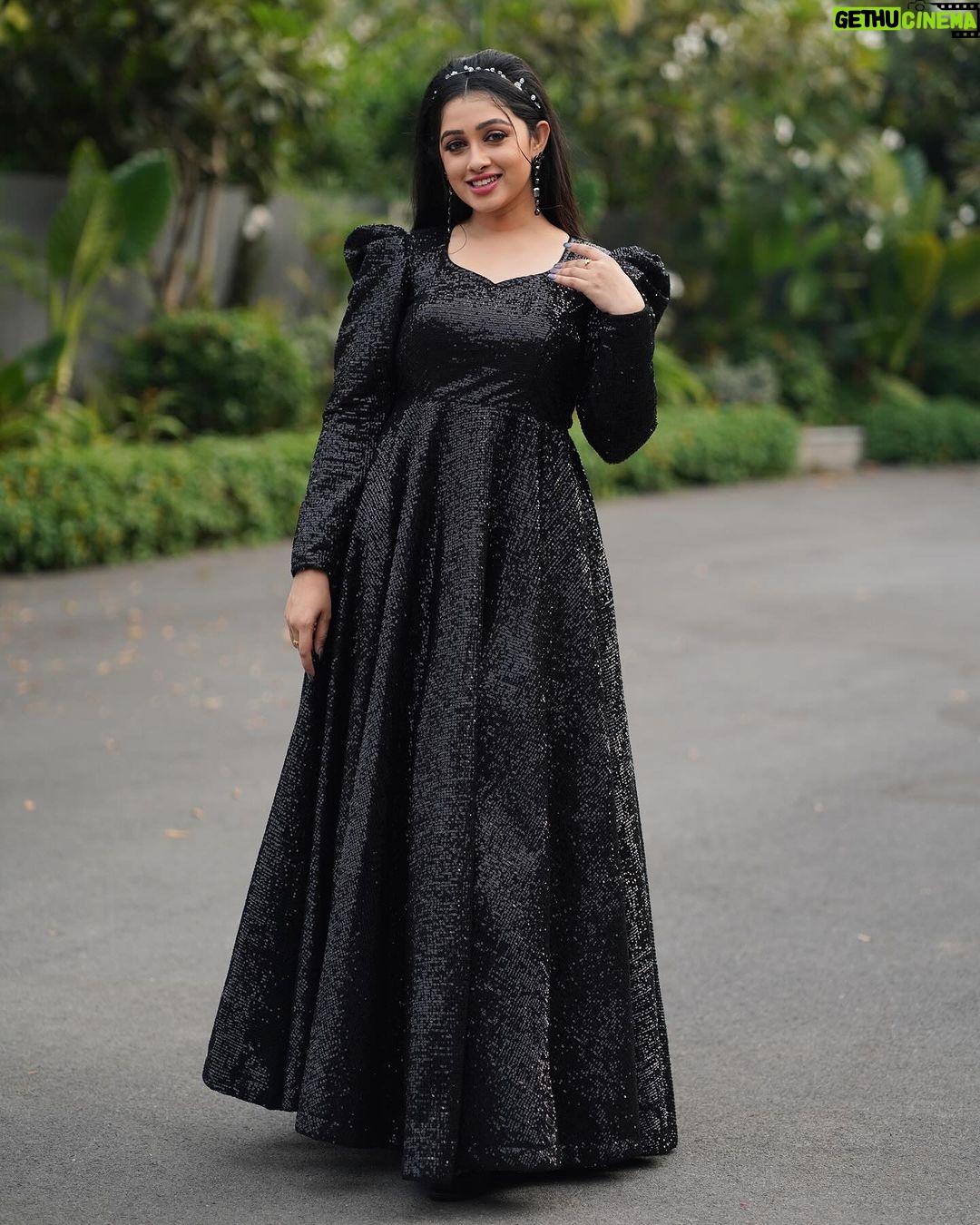 Aishwarya Pisse Instagram - Nazar na lage🧿🧿🧿 On the occasion of Zeetelugu Kutumbam awards 2023… Outfit👗: @sarika_designer_studio Pc 📸: @maturi_venky Hair makeover: @hairstylesworld_by_likhitha Hyderabad