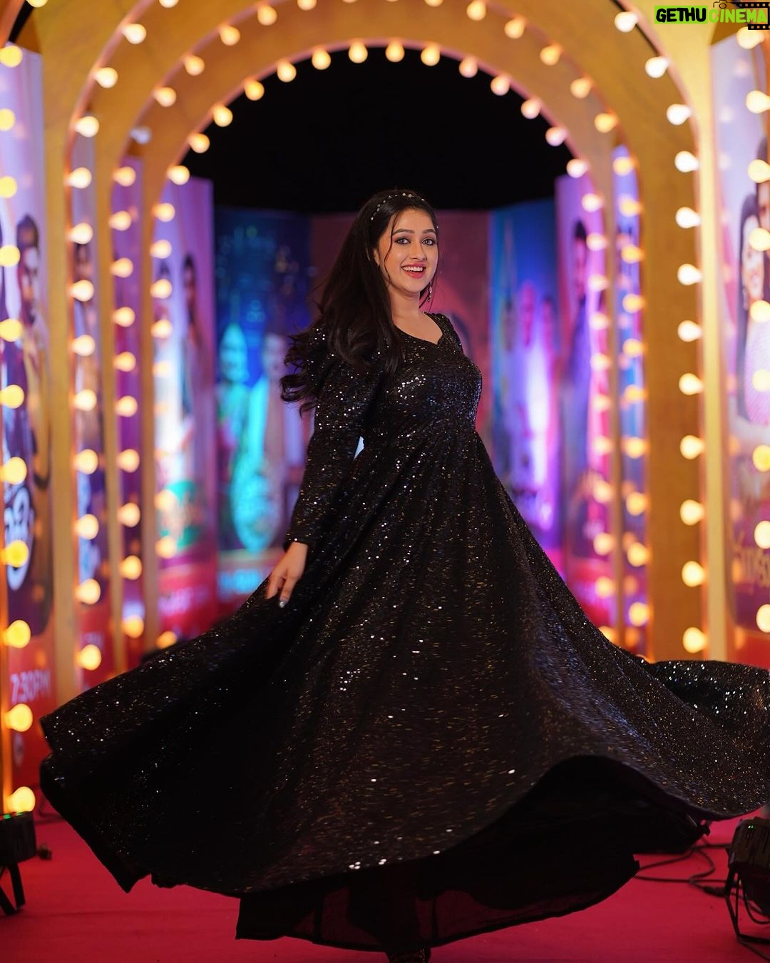 Aishwarya Pisse Instagram - Nazar na lage🧿🧿🧿 On the occasion of Zeetelugu Kutumbam awards 2023… Outfit👗: @sarika_designer_studio Pc 📸: @maturi_venky Hair makeover: @hairstylesworld_by_likhitha Hyderabad