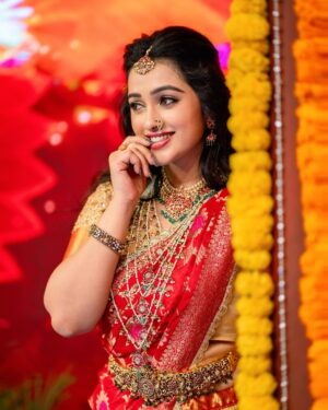 Aishwarya Pisse Instagram - Being urself is the most beautiful thing….😉

Jewellery: @emmadi_silver_jewellery_hyd 
Outfit: @maramsclothing_official 
Styling: @priyareddy_baddigam 
Pc: @maturi_venky 
Hairstyle: @praneetha_beautymakeover