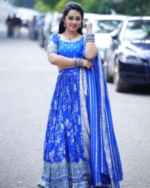 Aishwarya Pisse Instagram - Style is the way to say who you are without any speech…
Outfit by: @ishu.closet5 
Customised bangles by: @tulsiya.store
Pc: @paulino_pictures