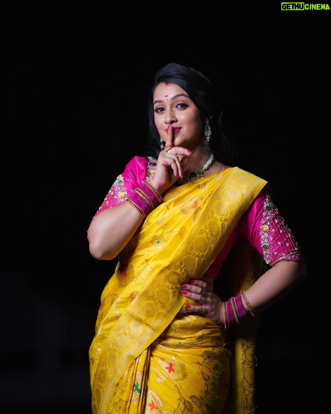 Aishwarya Pisse Instagram - We live in a rainbow of chaos….🌈 Saree by: @pattusarees_dc3 Pc: @lavsar_photography Hyderabad