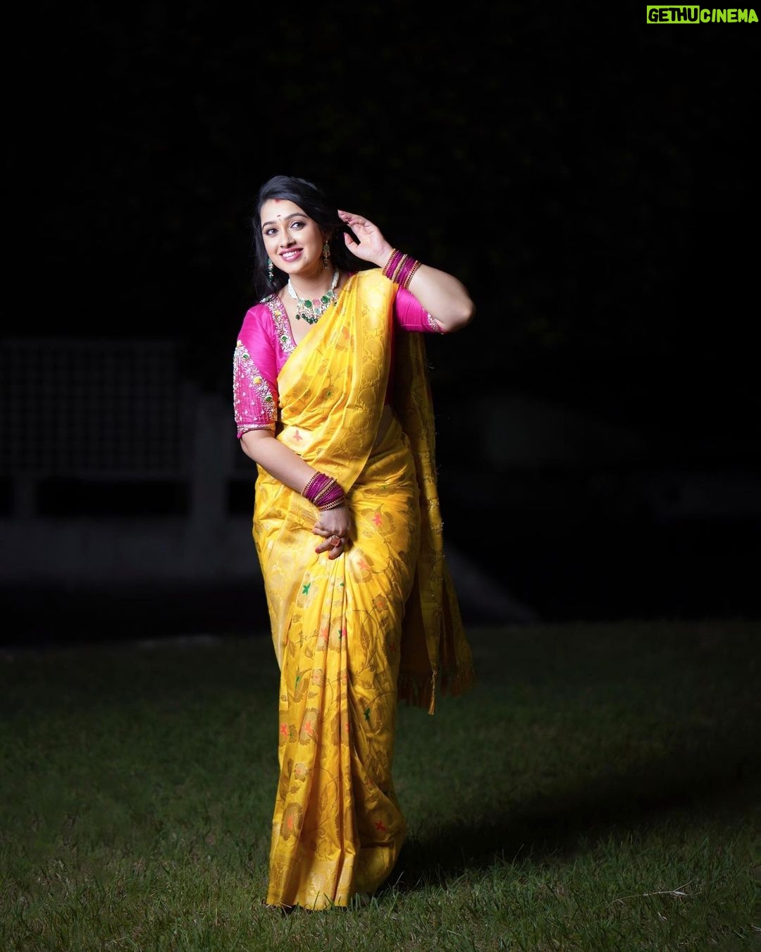 Aishwarya Pisse Instagram - We live in a rainbow of chaos….🌈 Saree by: @pattusarees_dc3 Pc: @lavsar_photography Hyderabad