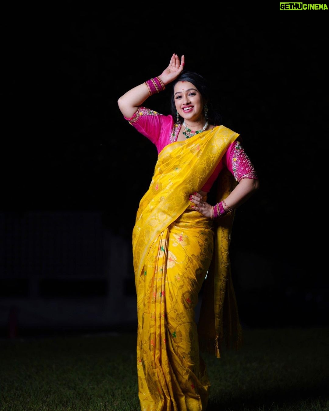 Aishwarya Pisse Instagram - We live in a rainbow of chaos….🌈 Saree by: @pattusarees_dc3 Pc: @lavsar_photography Hyderabad