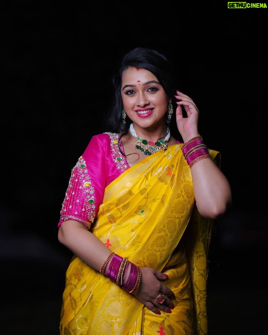 Aishwarya Pisse Instagram - We live in a rainbow of chaos….🌈 Saree by: @pattusarees_dc3 Pc: @lavsar_photography Hyderabad