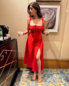 Akasa Instagram - last one is life 🫠 • • • • • • • • • • • #akasa #akasasingh #akasasing #akasakebesties #akasians #trending #love #fyp #explore #fashion #ootd #femininegoddess #trendingreels #naagin #shringaar #biggboss #thick #punjaban #trendingsongs #travel