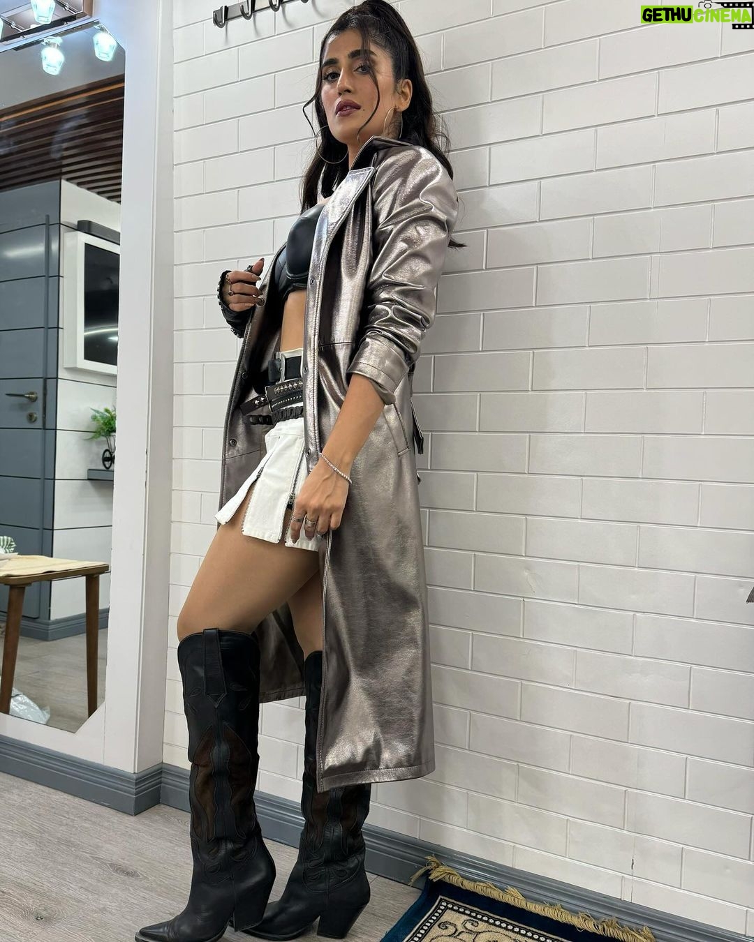 Akasa Instagram - Kasa - core🎤 for #iccworldcup2023 • hair by: @aaliyahussainhairmakeupcreator @dwyessh_hairwizard make up by: Me 👀 styled by @saumyathakur #styledbysaums Wearing Metallic trench: @labelrsvp @nykaafashion @alistclub zipper skirt: @shopmixt.in styling asst: @pareenaaahhh • • • • • Akasa , ootd, explore , Fashion Music Worldcup • • • • • • • • • • #akasa #akasasingh #akasasing #akasakebesties #akasians #trending #love #fyp #explore #fashion #ootd #femininegoddess #trendingreels #naagin #shringaar #biggboss #thick #punjaban #trendingsongs #travel
