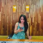Aksha Pardasany Instagram – A girl waiting for her food ❤️🙋🏻‍♀️

📸 @kaushal_dp