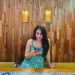 Aksha Pardasany Instagram - A girl waiting for her food ❤️🙋🏻‍♀️ 📸 @kaushal_dp