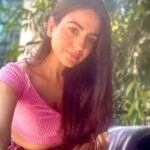 Aksha Pardasany Instagram - Personal reminder to keep jawline intact this weekend 😀