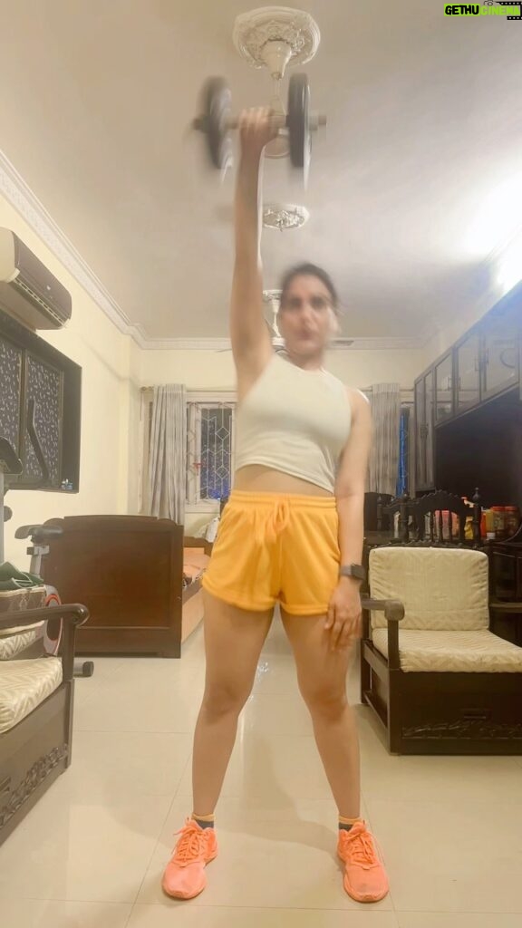 Aksha Pardasany Instagram - Recorded my 1 hour 20 min workout in Timelapse and it is so trippy! #workout #homeworkout #hiit #hiitworkout #hiitworkoutsathome #fitgirls #fitness #gohard