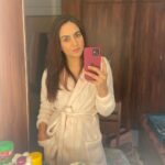 Aksha Pardasany Instagram - Same same but different ❤️ #shootday #shoot #mirrorselfie