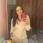 Aksha Pardasany Instagram – Same same but different ❤️

#shootday #shoot #mirrorselfie