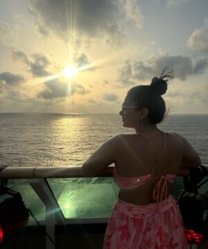 Akshata Sonawane Instagram - Our cruise trip in a nutshell 🌰 

Don’t miss the last picture 🤫🤣