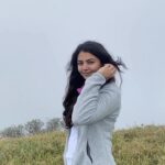 Akshata Sonawane Instagram - I now fully understand how essential it was for me to go on these solo treks, to take myself out on wine dates, to learn to enjoy my own company, for those million pep talks in the morning, for all the affirmations..to finally find a place where I can give and receive abundance of love. A year ago I was in a place where I felt completely lost. I remember feeling liberated after completing this trek. Not just the sense of summiting a mountain but a fulfilling self-love journey. I did leave some emotional baggage along the trail, I learnt how to let go of the past and picked my broken pieces up..with every step, with each exhale. And today, if I hold myself together, it is because I could let myself fall apart gracefully. After all, I know I got my back ❤️ Sandakphu