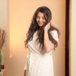 Akshata Sonawane Instagram - Revealing my secret to glowy, radiant skin: St. Ives Scrub Soap ❤️✨ Just broke up with my dead skin cells and I couldn’t be more happier 😃 ... Say goodbye to dullness and hello to moisturised, glowing skin that leaves everyone in awe! St. Ives Scrub Soap is dermatologist-tested and is cruelty free with 100% natural ingredients. What are you waiting for? Grab it right away! 💫 #stives #stivesindia #scrubsoap #coconutwater #aloeveraextract #vitaminc #naturalingredients #hydration #exfoliation #soapfree #suphatefree #parabenfree #crueltyfree #AD