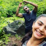 Akshata Sonawane Instagram - “Made my first ever reel with a song that makes me feel” - lol that’s a poem right there. Trying to be a poet ever since I met the love of my life, easily said than done but she is the best thing that happened to me, bringing in the cutest future mom-in-law to the strongest pop-in-law to my steady brother-in-law.. The centre of our world! Reminiscing my trip to Mumbai, NO! NAVI Mumbai! where I got to see and be a part of my girl’s world. Your world is as beautiful and as calm and as serene as you are jaan! This one’s for you ❤️