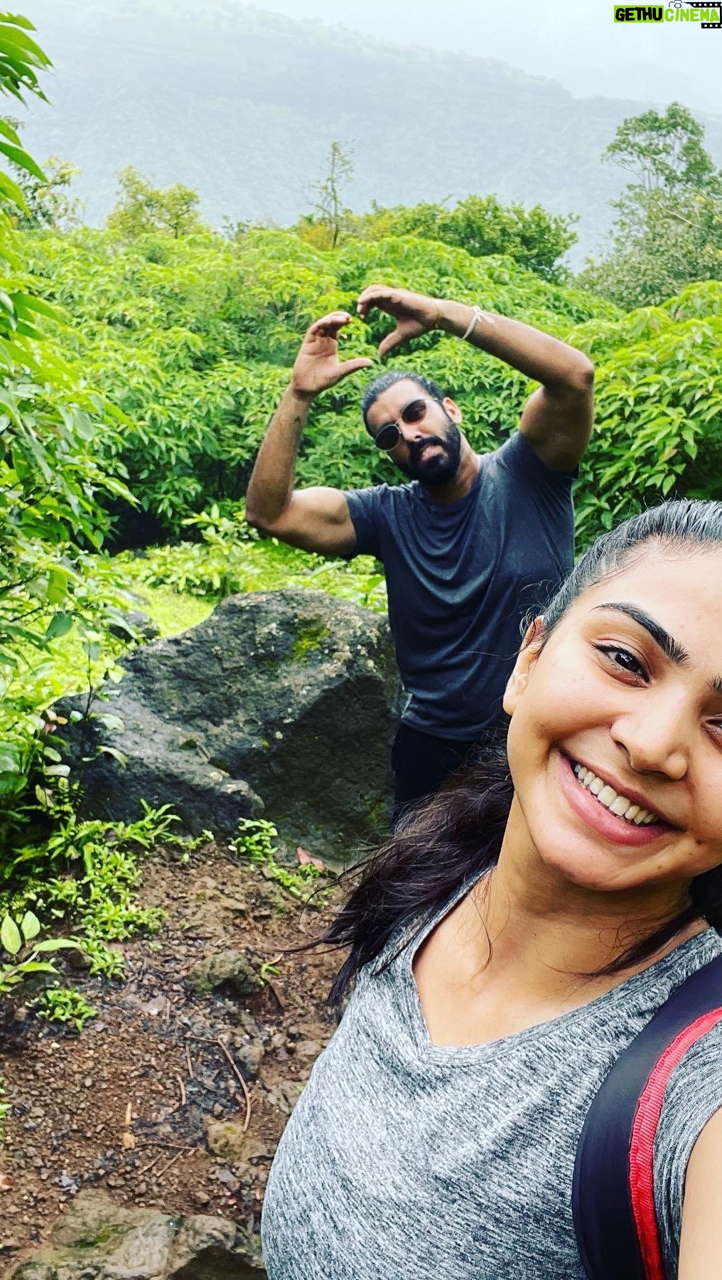 Akshata Sonawane Instagram - “Made my first ever reel with a song that makes me feel” - lol that’s a poem right there. Trying to be a poet ever since I met the love of my life, easily said than done but she is the best thing that happened to me, bringing in the cutest future mom-in-law to the strongest pop-in-law to my steady brother-in-law.. The centre of our world! Reminiscing my trip to Mumbai, NO! NAVI Mumbai! where I got to see and be a part of my girl’s world. Your world is as beautiful and as calm and as serene as you are jaan! This one’s for you ❤️