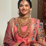 Akshata Sonawane Instagram - Less is more ✨ A minimal royal look for @akshatasonawane 💕 Fresh dewy look to complement those hues of pink. It was fun dolling her up 💖 . #weddingmua #muabride #bride #wedding #hairstyles #hairart #hairoftheday #explore #trending #makeupandhair #maharastrianbride #indianbride #royalmakeup #dewylook #glam #bridalglam #haldifit #bridalmakeup #mumbaimakeupartist #bridallook #pujathakkar #royallook Mumbai - मुंबई