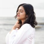 Akshatha Ajit Instagram - Waves, Breeze and Peace. Life’s got be simple and beautiful :) 📸 @twilightzone_photography 👗 @niraabyrubinirajesh