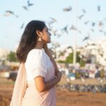 Akshatha Ajit Instagram - Waves, Silence and Stillness 🌊 . 📸 @twilightzone_photography Saree @darice_fashion
