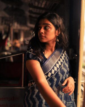 Akshatha Ajit Instagram - She sat by the window, lost in a novel, the rhythmic motion of the air gazing her auburn hair. She was able to feel the whispering sound of the untold stories in the journey, each glance revealed a universe of emotions.The train, an anthology of fleeting moments, carried its cargo of dreams and realities. The Train Tales… to it’s destination.
.
📸 @hariz_comrade 🤍