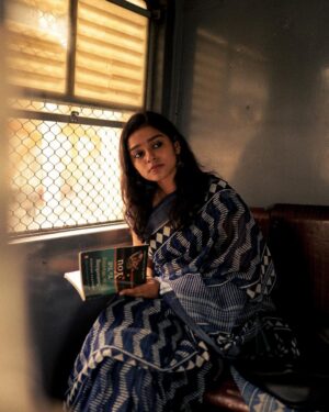 Akshatha Ajit Instagram - She sat by the window, lost in a novel, the rhythmic motion of the air gazing her auburn hair. She was able to feel the whispering sound of the untold stories in the journey, each glance revealed a universe of emotions.The train, an anthology of fleeting moments, carried its cargo of dreams and realities. The Train Tales… to it’s destination.
.
📸 @hariz_comrade 🤍