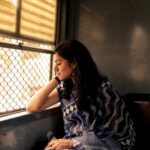 Akshatha Ajit Instagram – காதல் பயணத்தில் கை கடிகாரம் சுழலாமல், ரயிலின் ஜன்னல்  சிறைவாசம் அவகாசமே.
.
My TRAIN TALES✨
📸 @hariz_comrade