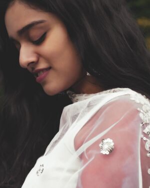 Akshatha Ajit Instagram - 🌕🤍
.

📸
E.A @subi.sebastian_