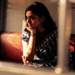 Akshatha Ajit Instagram – காதல் பயணத்தில் கை கடிகாரம் சுழலாமல், ரயிலின் ஜன்னல்  சிறைவாசம் அவகாசமே.
.
My TRAIN TALES✨
📸 @hariz_comrade