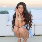 Alanna Panday Instagram - Peak-A-Boo 🎀 @machandmach