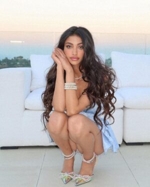 Alanna Panday Instagram - Peak-A-Boo 🎀 @machandmach