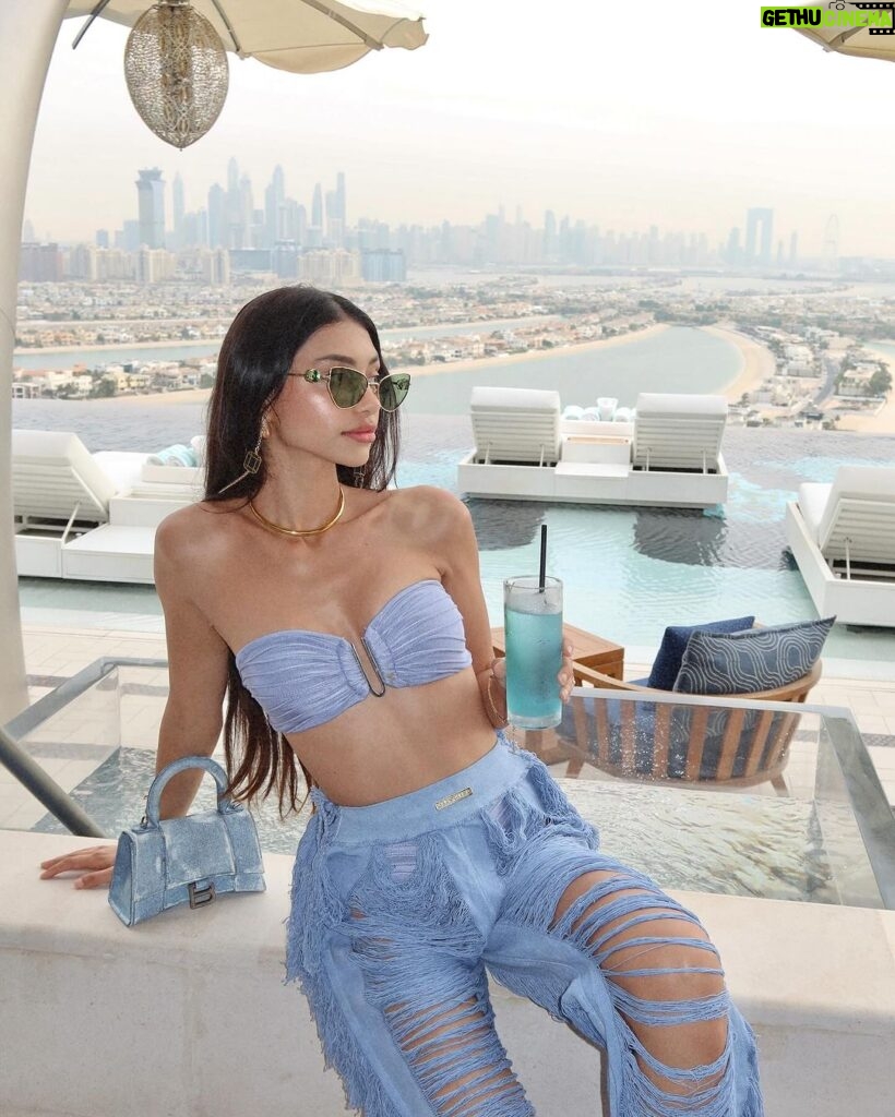 Alanna Panday Instagram - ☁️ 22 dump Cloud 22 Dubai