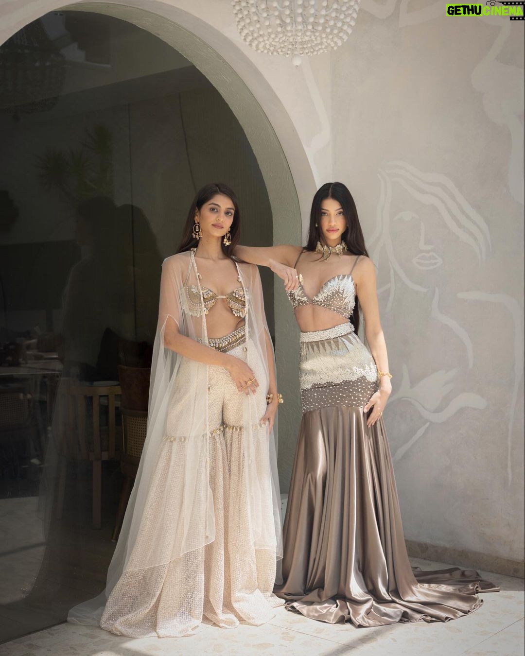 Alanna Panday Instagram - Reminder to enter the #KALKIxALANNA Giveaway π βββ Shot by @ivor Location @allsaintsofficial_ Styled by @malvika_tater βββ Jewellery details: On me @houseofdoro On @alaviaajaaferi cuff and rings @zohra_india earring @ishhaara On @srushtiporey Earrings @sonisapphire Ring @houseofdoro On @aaliyahkashyap Choker and bracelet @ishhaara Rings @zohra_india On @aaliyawashere Earrings and cuff @ishhaara Ring @zohra_india