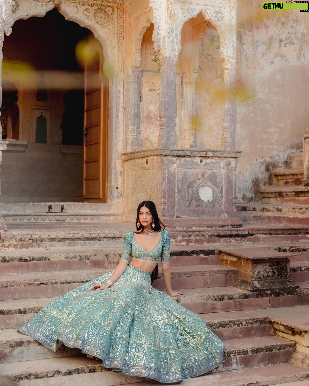 Alanna Panday Instagram - Did a little Pre-Wedding Shoot with @hellomagindia Shot by @thehouseontheclouds Wearing @falgunishanepeacockindia Jewellery @outhousejewellery Styled by @stylebyami Location @sixsensesfortbarwara Six Senses Fort Barwara