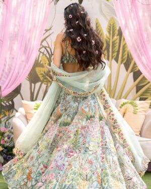 Alanna Panday Instagram - Tropical Rainforest couture by @rahulmishra_7 for our Tropical Oasis Mehndi 🌿 🦜🦒
Shot by @thehouseontheclouds 
Styled by @stylebyami 
Jewellery @shriparamanijewels