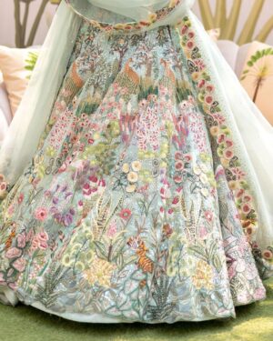 Alanna Panday Instagram - Tropical Rainforest couture by @rahulmishra_7 for our Tropical Oasis Mehndi 🌿 🦜🦒
Shot by @thehouseontheclouds 
Styled by @stylebyami 
Jewellery @shriparamanijewels