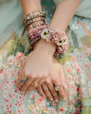 Alanna Panday Instagram - Tropical Rainforest couture by @rahulmishra_7 for our Tropical Oasis Mehndi 🌿 🦜🦒
Shot by @thehouseontheclouds 
Styled by @stylebyami 
Jewellery @shriparamanijewels