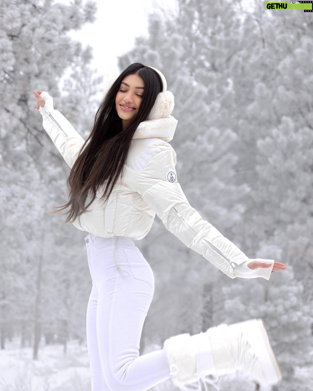 Alanna Panday Instagram - ⛄️ Bend, Oregon
