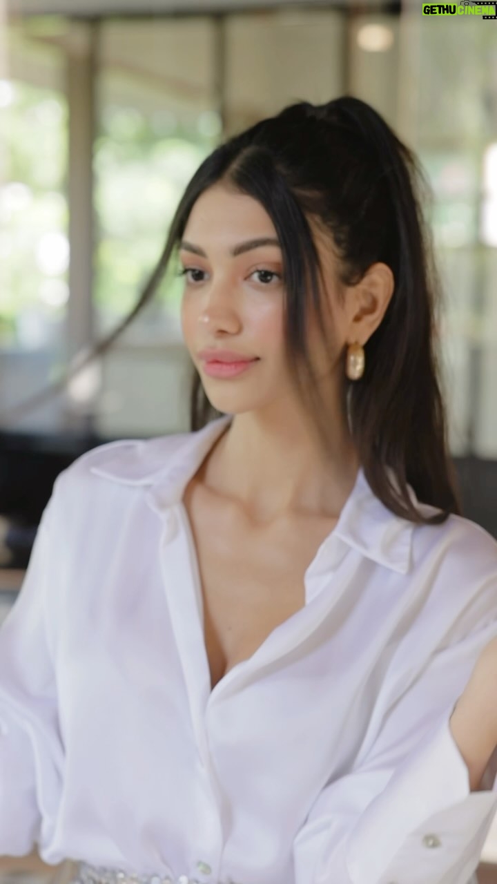 Alanna Panday Instagram - Challenge accepted! @redken Got ready for a dinner with my family using the amazing styling range from Redken! My Hair Dare was - “Keep it sleek, chic and edgy! Show us when you’re ready!” and I used the Redken One United Spray and Redken’s Max Sculpting Gel to style my look ✔ One United Spray - an ALL-IN-ONE benefit styler , provides heat protection upto 230° C ✔ Max Sculpting Gel - Gave my hair maximum hold all day and also added shine ✨ Love how the look turned out! These Redken products are exclusively available on @mynykaa, you must check them out! @redken #StyleConfidently #RedkenIndia #HairStyling #AD