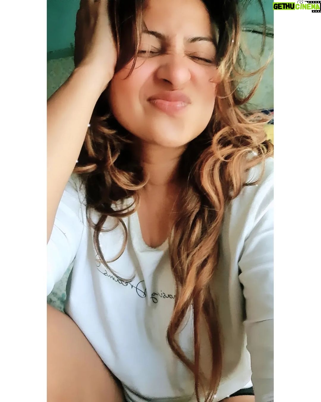 Aleeza Khan Instagram - Happy weekend peoples 💜💜💜 Lokhandwala Complex