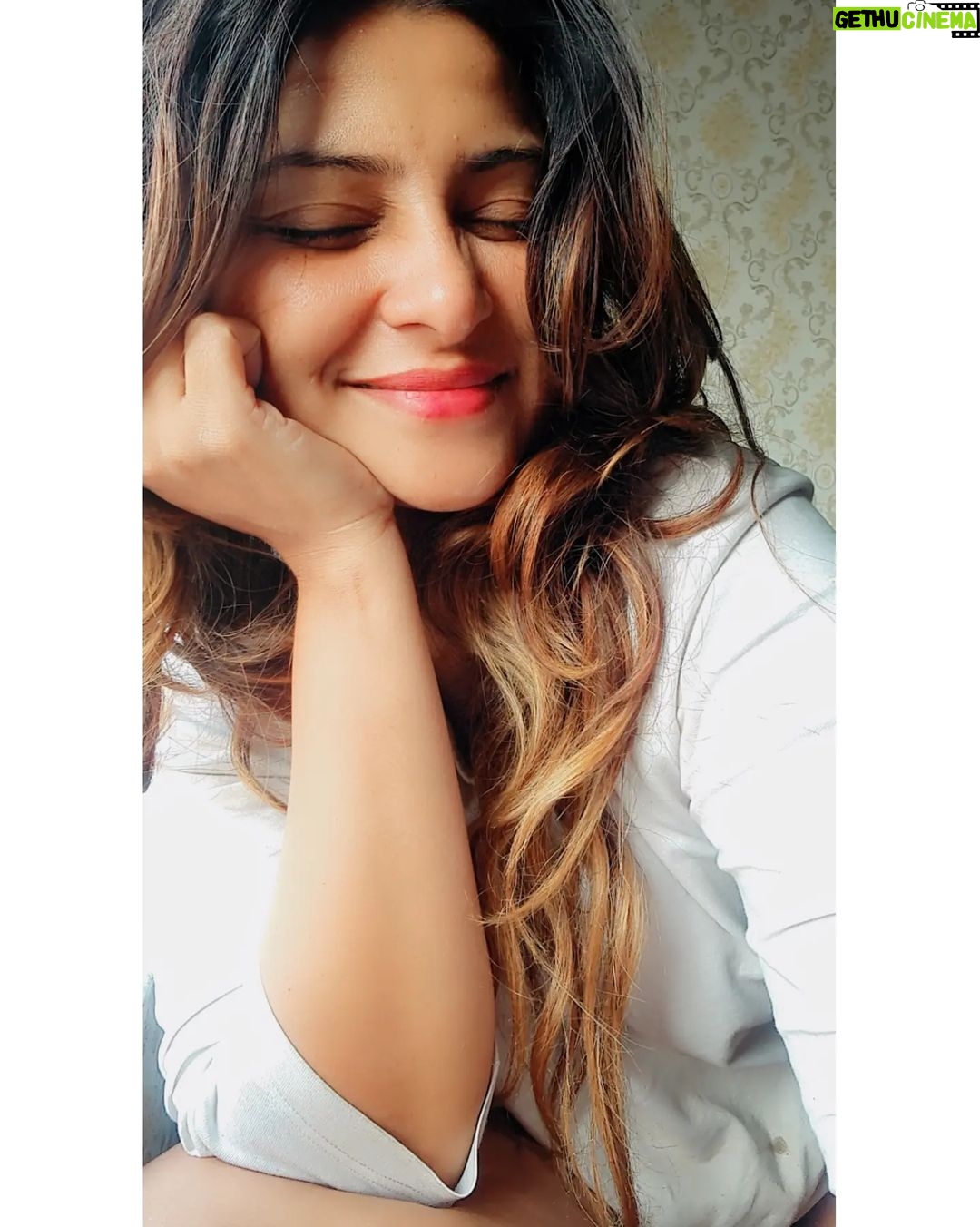 Aleeza Khan Instagram - Happy weekend peoples 💜💜💜 Lokhandwala Complex